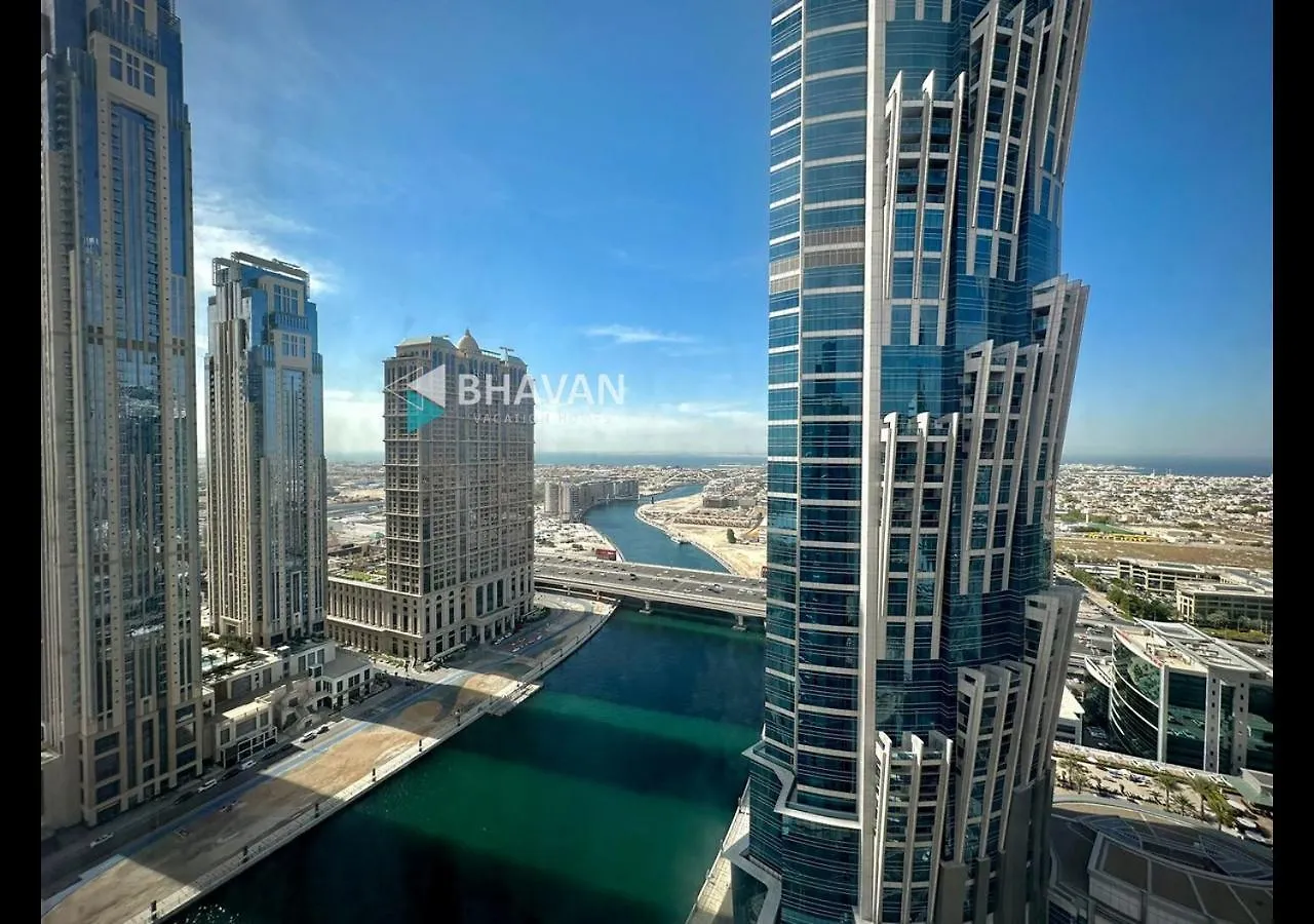 One Br In Court Tower With Beautiful City And Canal View Appartement Dubai